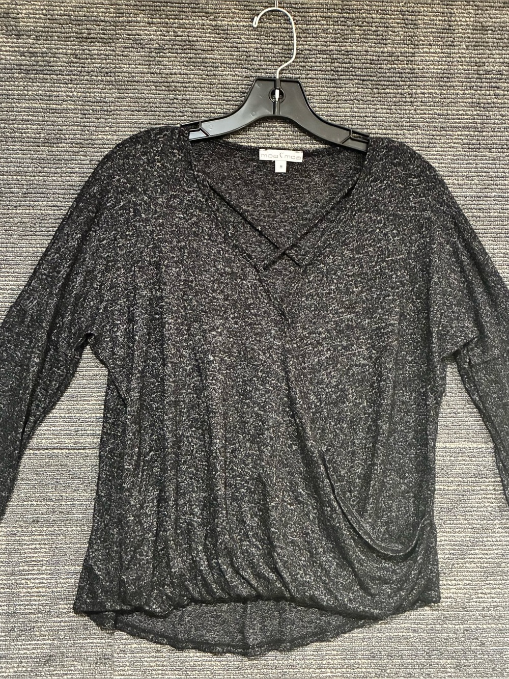 Moa Moa Black Heather V-Neck light sweater